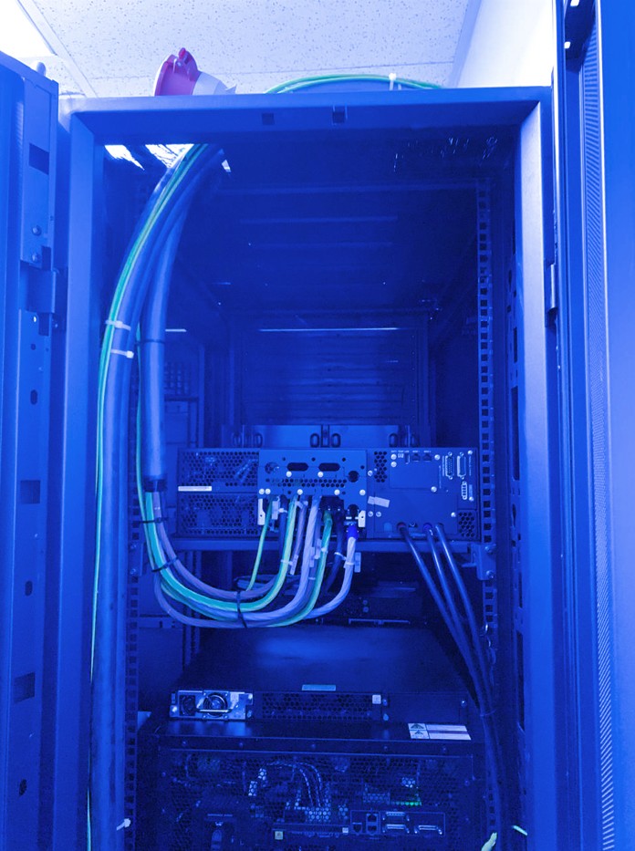 instalasi UPS data center